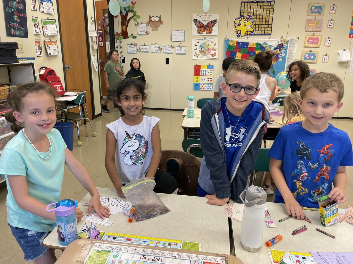 SFESLions's tweet photo. Our second graders taught our first grade friends all about what to expect next year during our recent First Grade Move-Up Day! Smiles and excitement galore! #SFLionPride #SFESLionPride #SecondGradeHereWeCome https://t.co/A54axEcQgg
