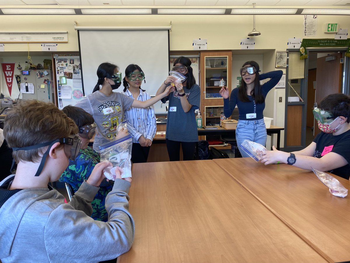 UHSSTEM's tweet photo. Baggy Science at the UHS STEM Academy's June Party https://t.co/sivgqLfUqJ