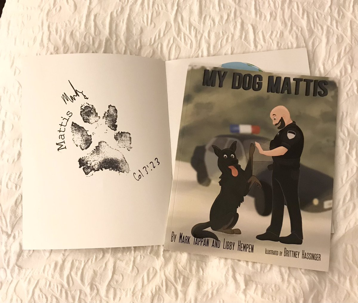 Love4PoliceDogs's tweet photo. GIVEAWAY (2of5) to help Jackson vest Chula Vista PD K9s!

TWO signed K9 Mattis books!

To enter:
-follow @k9sofvalor 
-like
-RT 

Everyone can enter but donors get 15 extra entries into the 5 giveaways! (DM receipt to me to qualify) You can help here: 
https://t.co/fRksOYwz0T https://t.co/mPkiDrDpyb