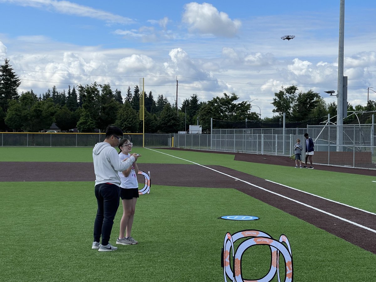 UHSSTEM's tweet photo. Flying Drones at the UHS STEM Academy's June Party https://t.co/m5yrMWiXaw