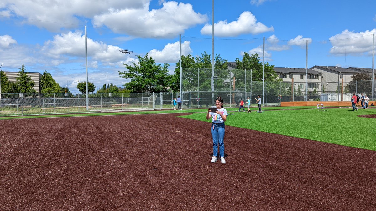 UHSSTEM's tweet photo. Flying Drones at the UHS STEM Academy's June Party https://t.co/m5yrMWiXaw