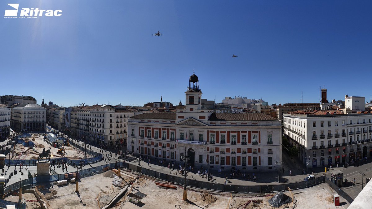 RitracInt_'s tweet photo. Nuestros drones sobrevuelan Madrid.

info@ritrac.eu https://t.co/YLIm6w2O5T