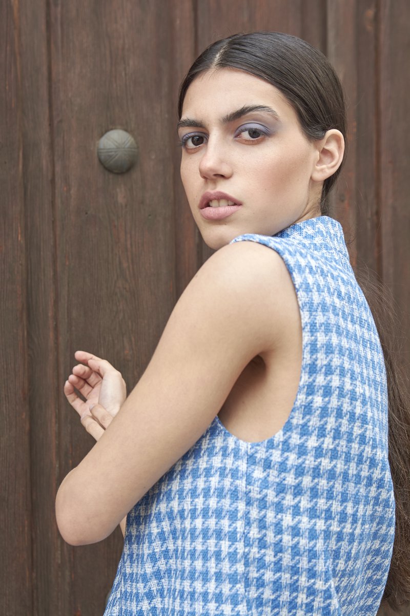 marblehousemag's tweet photo. Editorial "INDIGO" | Marble House Mag
Fotógrafo @Danibau Modelo @nadiaamedel Maquillador @gillianjimenezmua
https://t.co/ZR84qgTIzO 
#photography #Beauty #Madrid #MAG #magazine #marblehousemag #art #arte https://t.co/AloGqSCzam