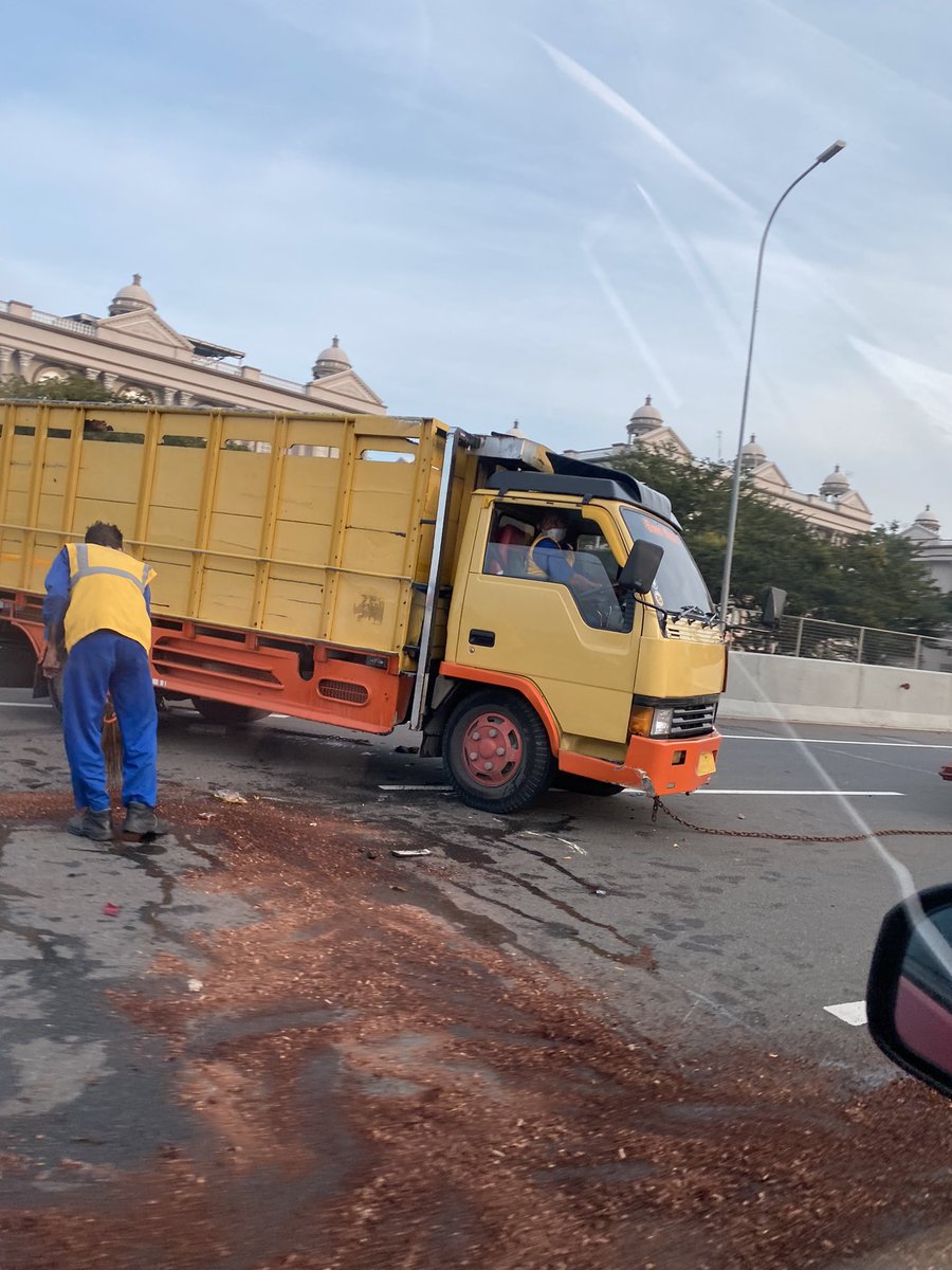 vidz david (@vidzslypid) on Twitter photo Truk kecelakaan tunggal di tol jorr arah pik, sblm exit ke tol dalkot <a href="/RadioElshinta/">Radio Elshinta</a> <a href="/PTJASAMARGA/">PT. JASAMARGA</a> <a href="/SonoraFM92/">Radio Sonora Jakarta</a> Truk kecelakaan tunggal di tol jorr arah pik, sblm exit ke tol dalkot <a href="/RadioElshinta/">Radio Elshinta</a> <a href="/PTJASAMARGA/">PT. JASAMARGA</a> <a href="/SonoraFM92/">Radio Sonora Jakarta</a>