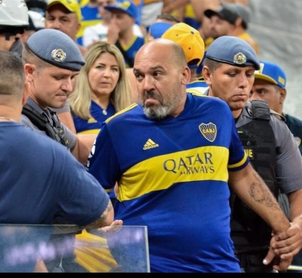 HTE__Sports's tweet photo. A Conmebol multou o Corinthians em 302 mil reais por sinalizadores acesos e atraso no intervalo e em 143 mil o Boca Juniors por atos racistas no mesmo jogo

Simplesmente, Conmebol https://t.co/JeNwMzLwDA