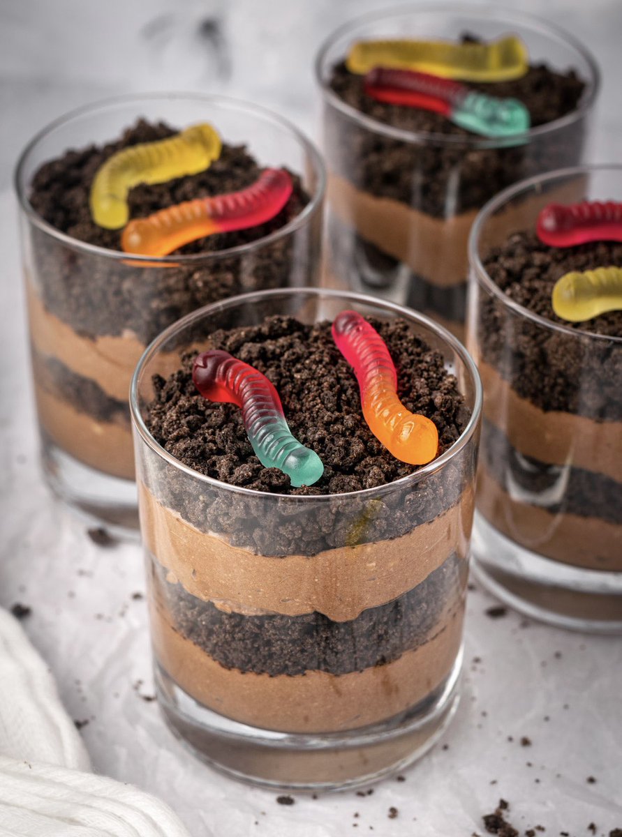 unimpresst's tweet image. Girls only want one thing and it’s dirt cups