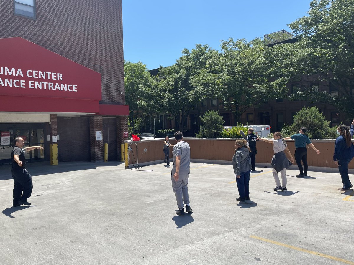 Consistency is key. Moving Mondays LIVE right outside the ambulance bay. ☀️🕶 <a href="/patrickearl2014/">Patricia Punzalan</a> <a href="/MTsepukh/">Mike Tsepukh</a>