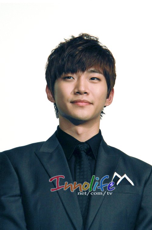 eundong9's tweet photo. 120607 'Beyond the ONEDAY' 프리미어 시사회 
#준호 #JUNHO #이준호 #LEEJUNHO #ジュノ https://t.co/0OkaoNpjCk