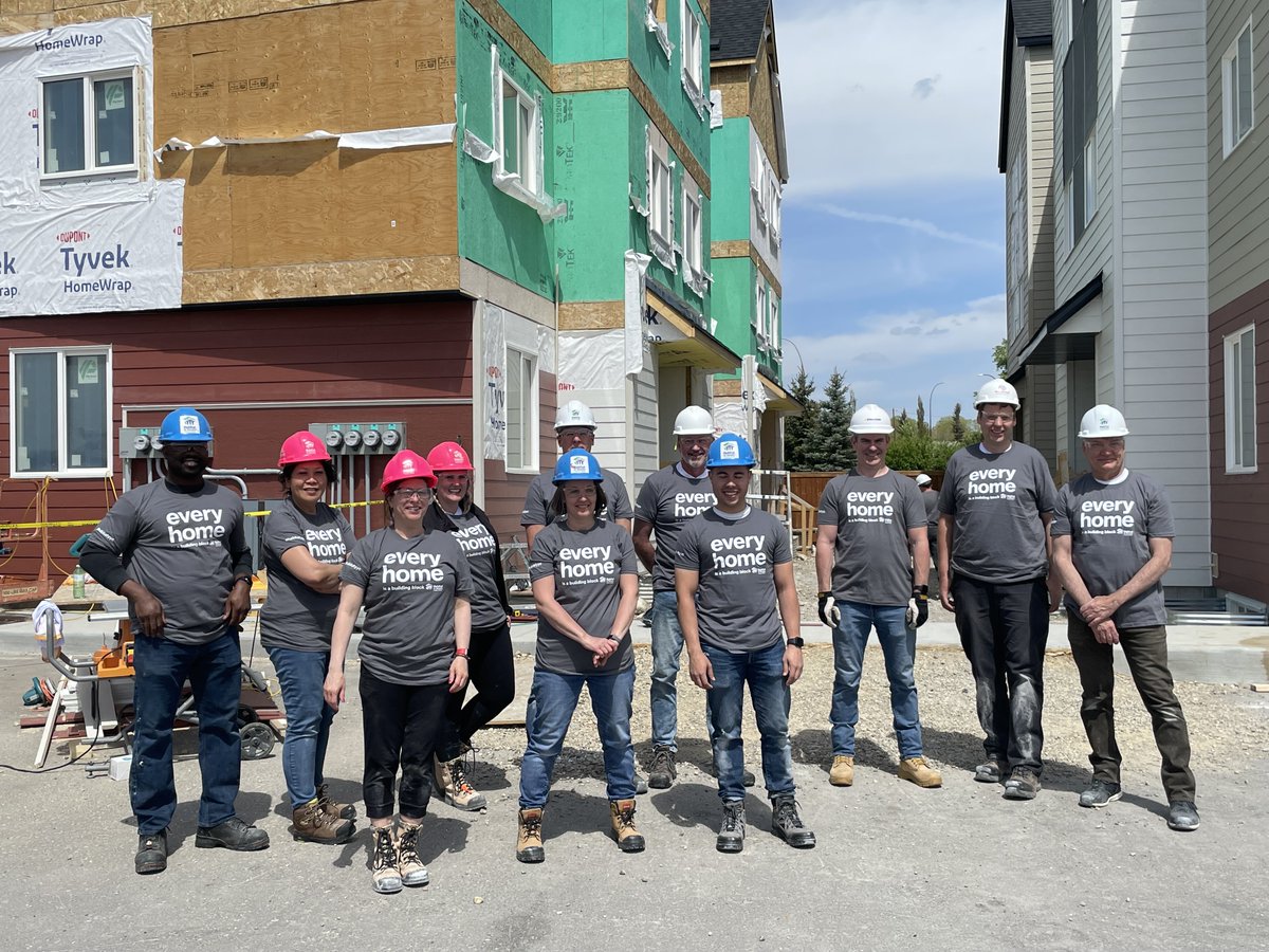 HFHSouthernAB's tweet photo. It takes many hands to build a Habitat home! Thank you to @Enbridge for giving funds and volunteering their time last week. 

#WeBuildHome #HabitatforHumanity https://t.co/dkw8yDVwy9