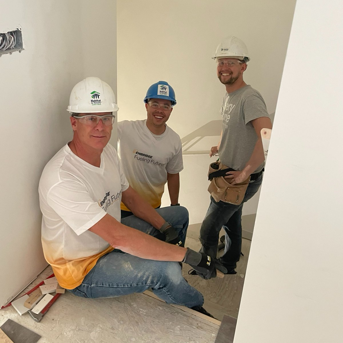 HFHSouthernAB's tweet photo. It takes many hands to build a Habitat home! Thank you to @Enbridge for giving funds and volunteering their time last week. 

#WeBuildHome #HabitatforHumanity https://t.co/dkw8yDVwy9