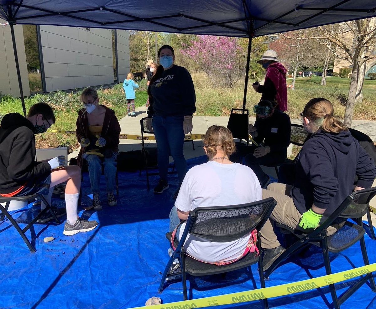 BioDivDay's tweet image. Do you know what flintknapping is? If not, it’s the making of flaked or chipped stone tools by using sharp rocks.

Did you get a chance to try it at UC Davis Biodiversity Museum Day this year? It was one of the most popular activities.

#UCDavis #BiodiversityMuseumDay