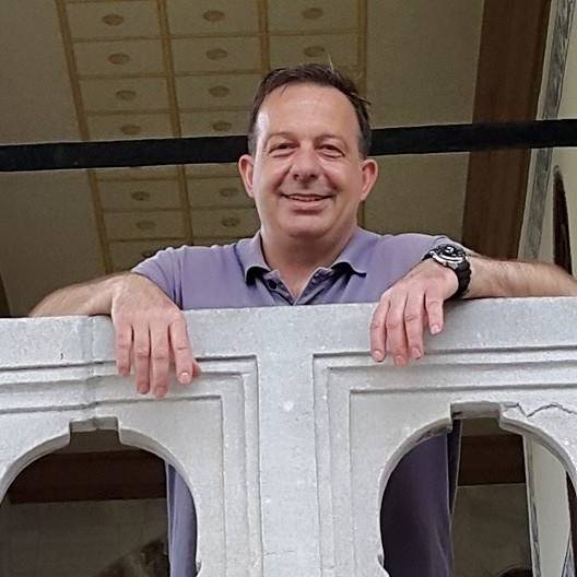 sevincozarslan's tweet photo. Üç gün önce Denizli Kocabaş Cezaevinde kalp krizi geçirerek ölen 54 yaşındaki Hakan Kaşarlıoğlu, KHK ile kapatılan okullarda aşçılık yapıyordu. Suçu yemek yapmakmış, öğrendiğim kadar.

#HepBirlikteBaşaracağız https://t.co/ZbPLmIls2B