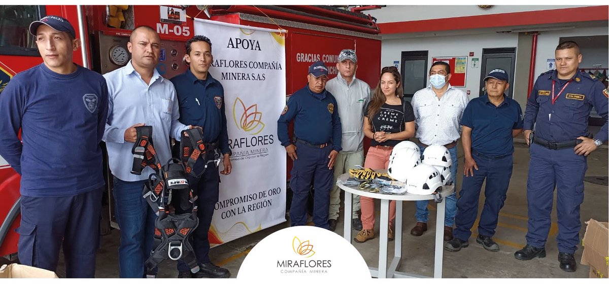 MCM_Miraflores's tweet photo. Miraflores apoya el fortalecimiento de instituciones locales a través de acciones como la donación de equipos de rescate al cuerpo de bomberos voluntarios, garantizando así  la prestación de un mejor servicio a la comunidad. Nuestro #CompromisoDeOro es con la salud y la seguridad https://t.co/HQgMRu3Ujv