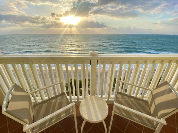Escape your everyday routine and steal away to our oceanfront hideaway in the heart of Fort Lauderdale Beach. These impressive views are guaranteed to melt your worries away.
 
#pelicangrandbeachresort #tropicaldistancing #fortlauderdalebeach #visitlauderdale #noblehousehotels