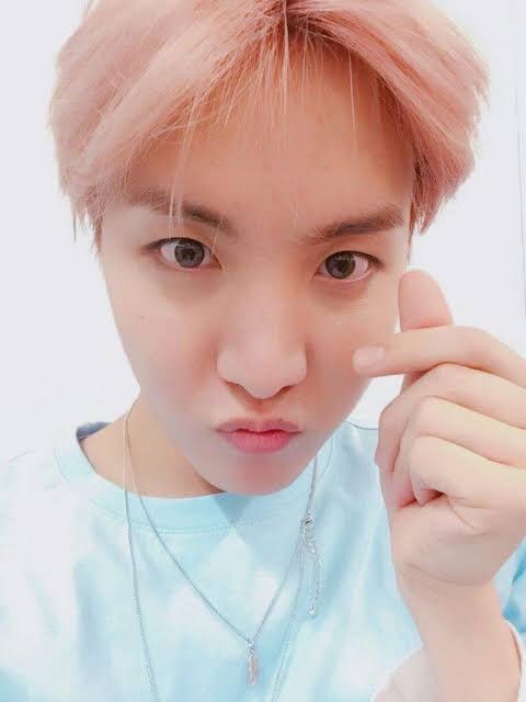 JoonHitOfficial's tweet photo. Yıllar sonra bi selca daye katılalım bari. Belki sevdiceğim görür 

#ARMYSelcaDay @BTS_twt https://t.co/m7WeUIfFHG
