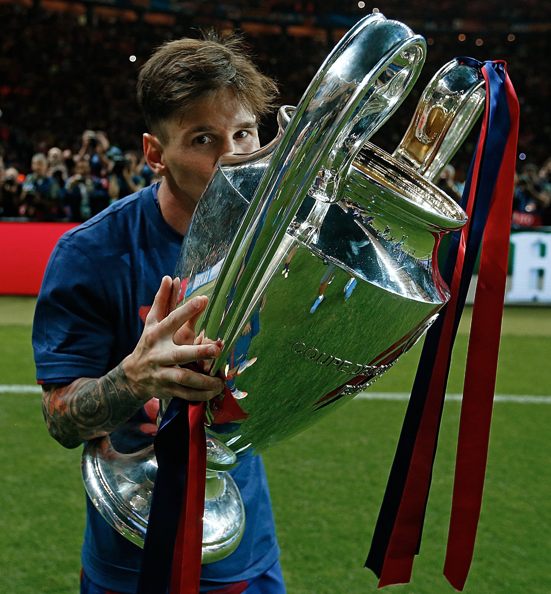 dataref on X: "🇦🇷🏆 Se cumplen 7 años de la última vez que Lionel Messi  levantó la UEFA Champions League. https://t.co/ckXAtGHqkO" / X