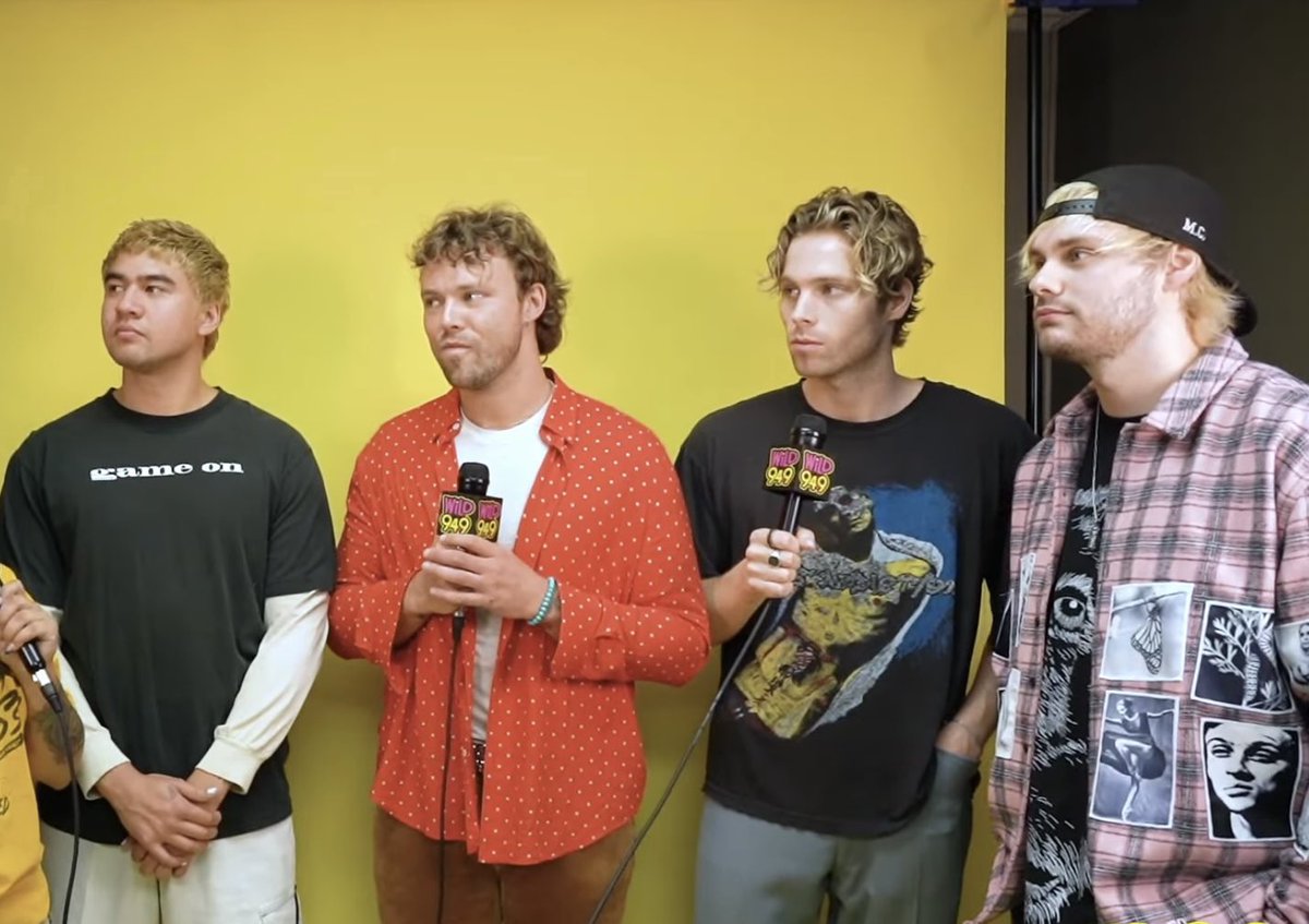 cliffordshaze's tweet photo. pov: someone said that they are not waiting for 5sos5 https://t.co/UJ4NTZNWWZ