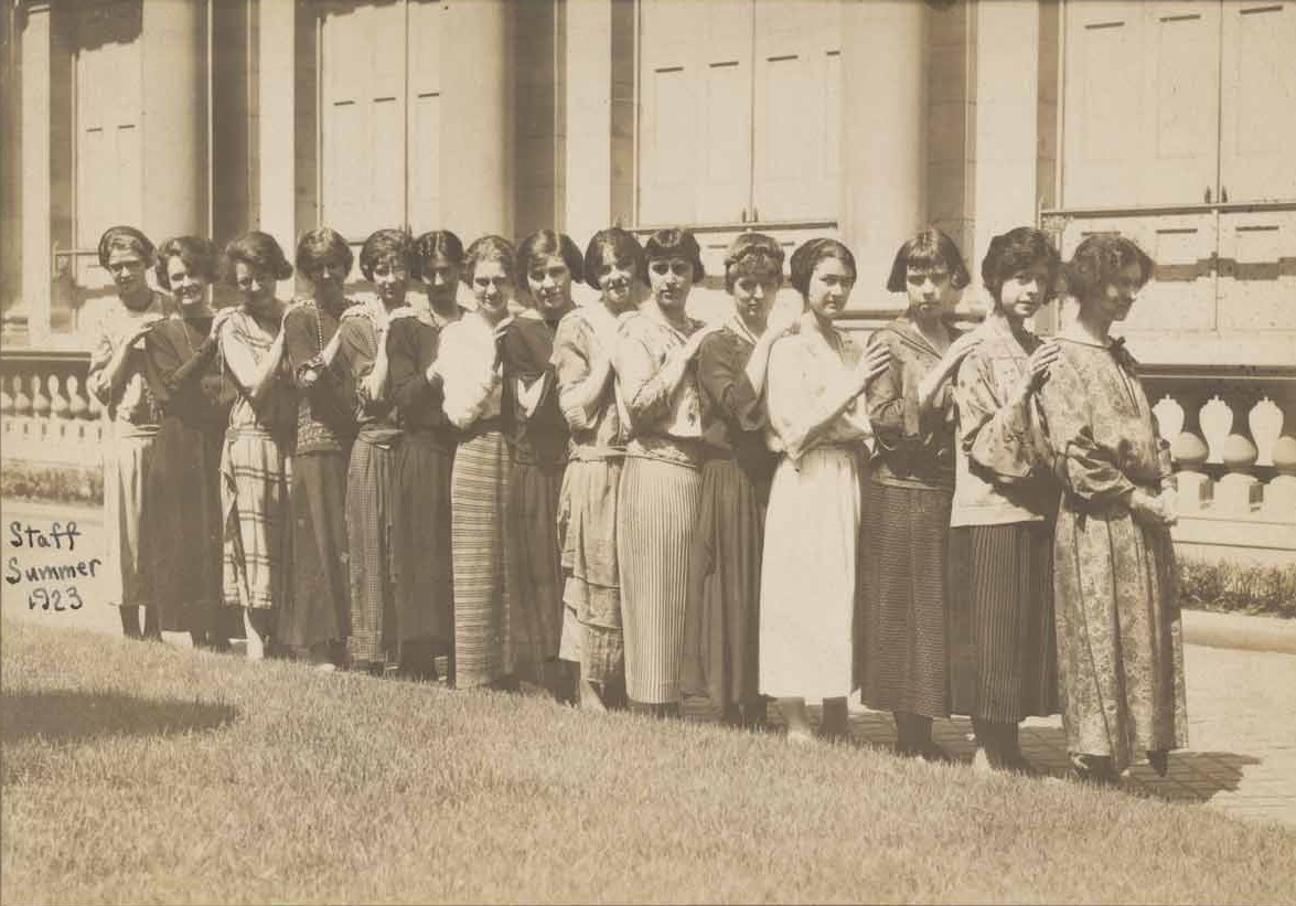 frickcollection's tweet photo. In a new blog post, Associate Chief Librarian Sally Brazil celebrates the 100th anniversary of the #FrickLibrary and the fundamental role of library staff through photos, scrapbooks, and other important objects. https://t.co/uubUCxVGvF.
—
Library staff photo, 1923. #FrickArchives https://t.co/fctYI1N7Kz