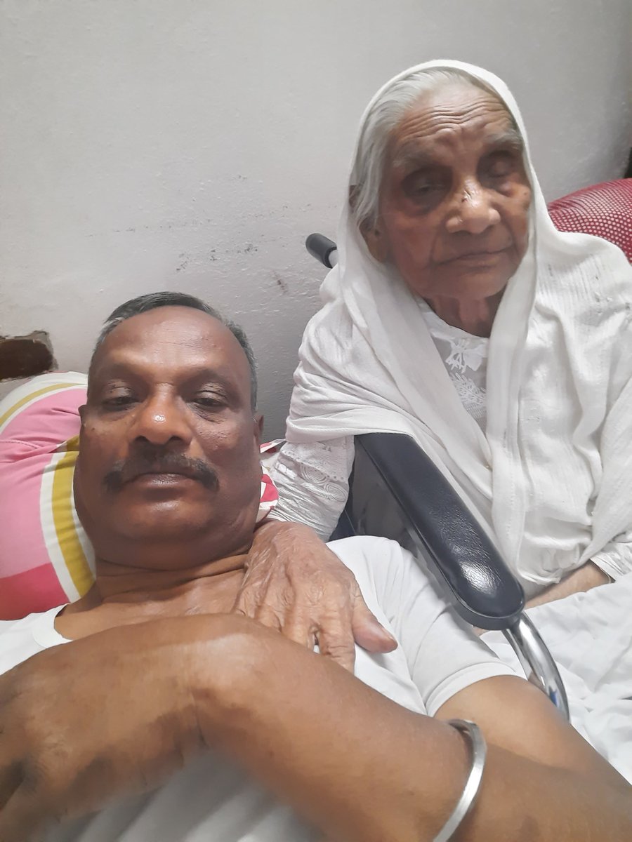 ZKhan_Bihar's tweet photo. बहुत ही दुख के साथ अपने सभी चाहने वालों से ये कहना है कि आज 6 जून 2022 को 102 वर्ष old मेरी माँ इस दुनिया में मुझे अकेला छोड़ कर अपने खुद जन्नतुल फिरदौस ( स्वर्ग ) के लिए परवाज़ कर गयीं आप सभी चाहने वालों से गुज़ारिश है की इन की मग़फेरत के लिए आप सभी लोग दुआ करें । https://t.co/oazoL1wiX5