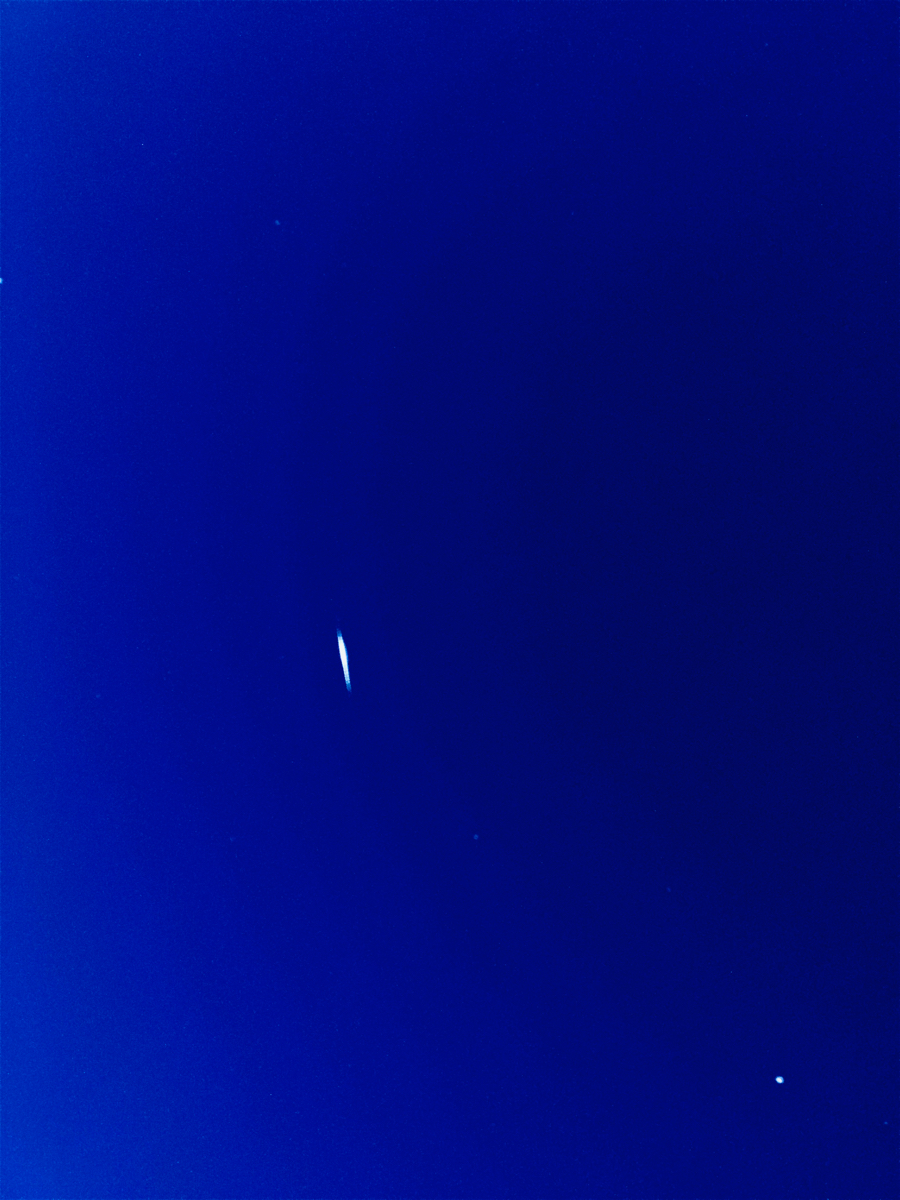 iramollay's tweet photo. My post feels meager after that awesome pic of SV02, but I just happened to capture SV02 🤩🛰💖 some moments ago, a very bright flash-flare @catchtheiridium #flarewell #IridiumFlare https://t.co/M6xdWIAVsl