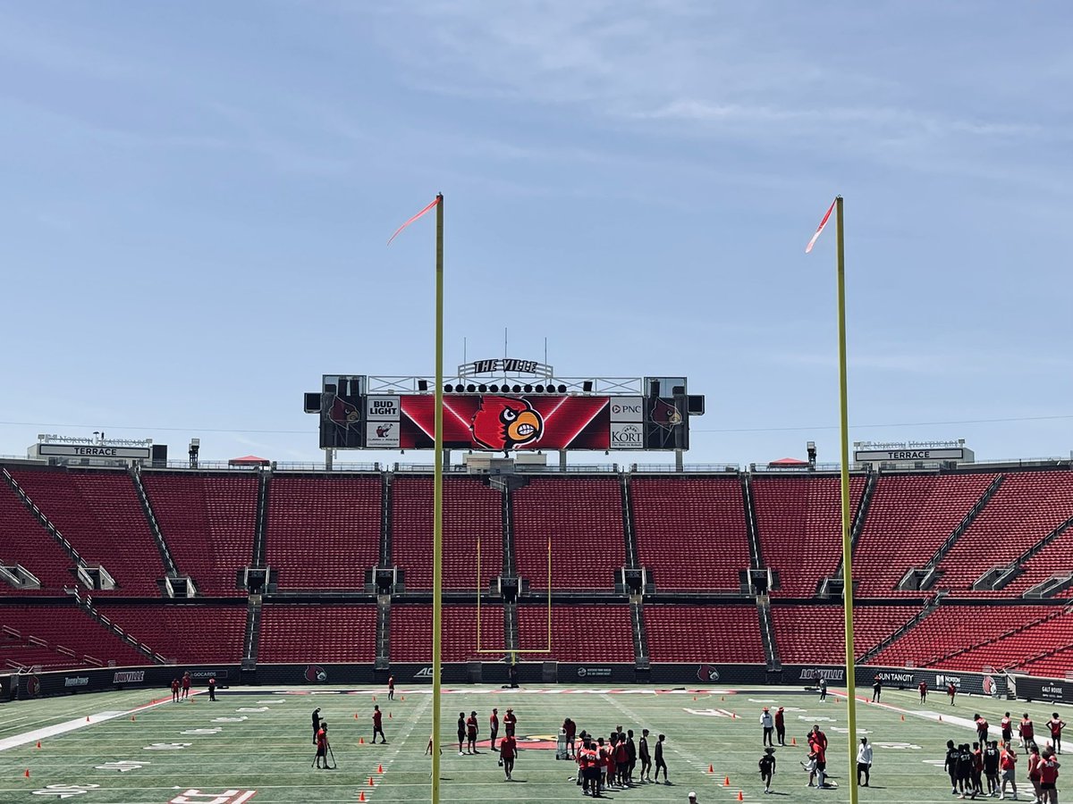 First camp to start of the year 🏈
40 yard dash: 4.46
Shuttle run: 4.46
Broad jump 9’8