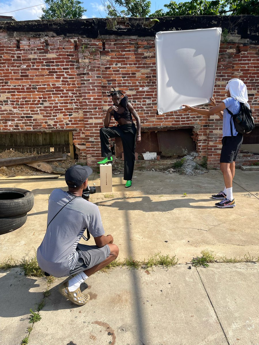 larrynxtdoor's tweet photo. The Setup                              The Shot https://t.co/o7qQjV0rcw