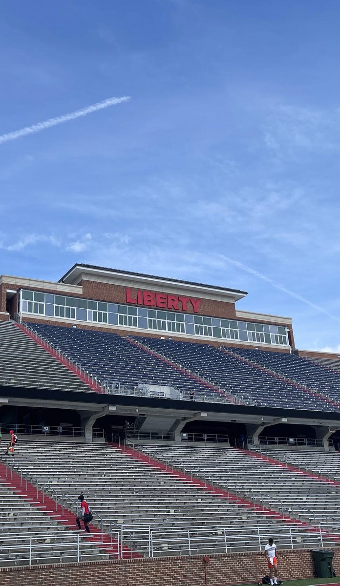 dejuanlawrence_'s tweet photo. I had a great time at the @LibertyFootball Prospect Camp! Awesome working with the coaching staff. Liberty has great facilities and faith based leadership Hungry‼️ 🍽
@MChorowicz @CoachHughFreeze @jenntull @CullenLCasey @BruceSJohnson @CoachJackCurtis @darius_eubanks
#Inferno22 https://t.co/lIOQ2DUw16