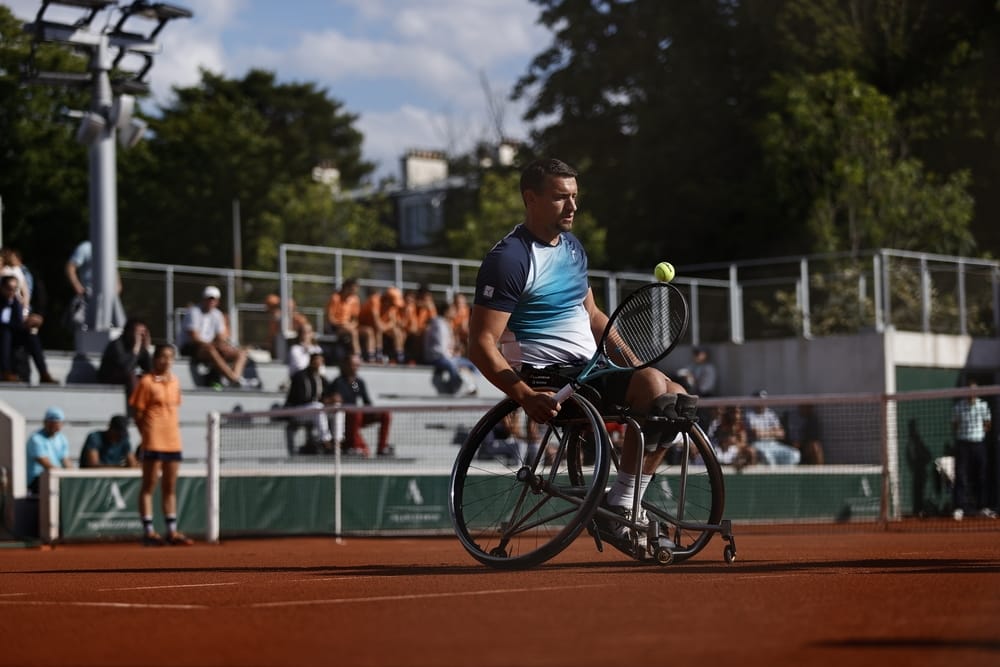 JoachimGerard's tweet photo. Pas les résultats que l'on espérait pour ce @rolandgarros 2022 . Cela renforce la motivation pour travailler, travailler, travailler et revenir plus fort l'année prochaine 👊 Au revoir Paris ! 🇫🇷 
📸 Loic Wacziak, Philippe Montigny / FFT https://t.co/YXwu7s11b4
