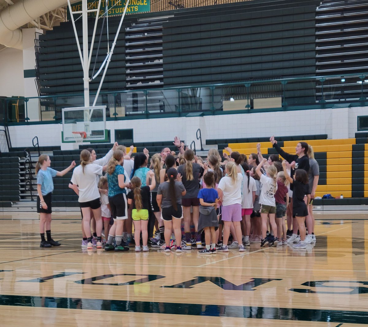 ladylionshoops's tweet photo. 2022 Lady Lions Camp Day 1☑️ #BorahTuff #WeAreBorah #CampWeek🦁🏀 https://t.co/PjdyB8Nq6j