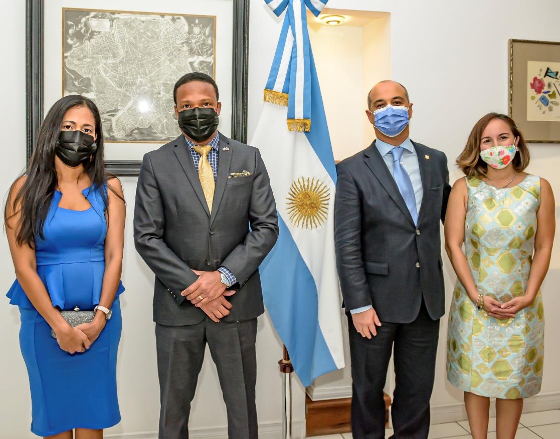 mfcagovtt's tweet photo. Minister of Foreign and CARICOM Affairs delivers statement at the celebration of the National Day of the Argentine Republic.
https://t.co/DLhwAOKdfr https://t.co/cv7EUCjszJ