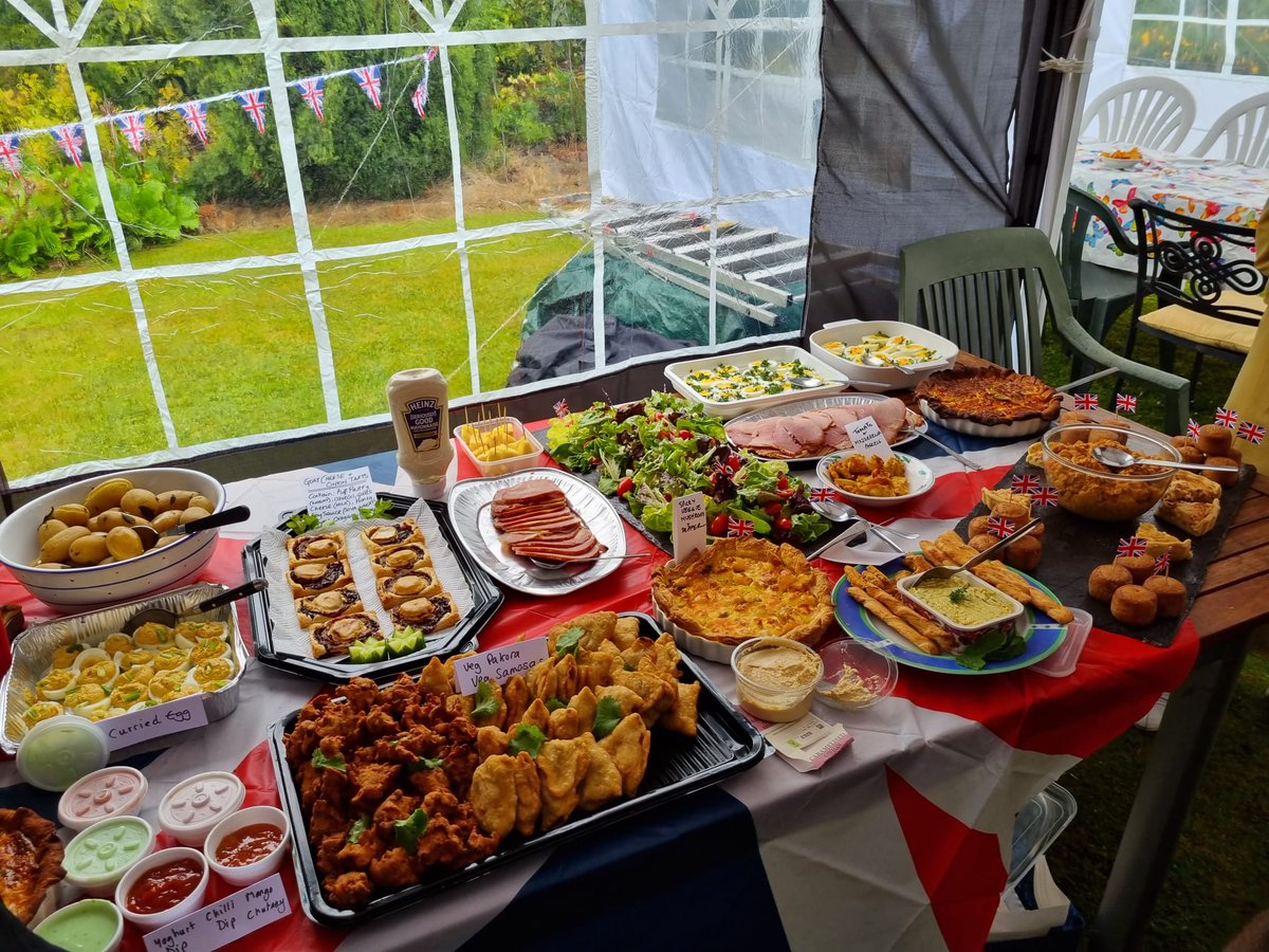 HighToyntonLN9's tweet photo. A fantastic Platinum Jubilee garden party held in the village this weekend - welcoming new faces and toasting Her Majesty's remarkable 70-year reign.

Huge thanks to everyone who turned out in the rain to play a part in the organising and catering. https://t.co/5d8C7W6TLl