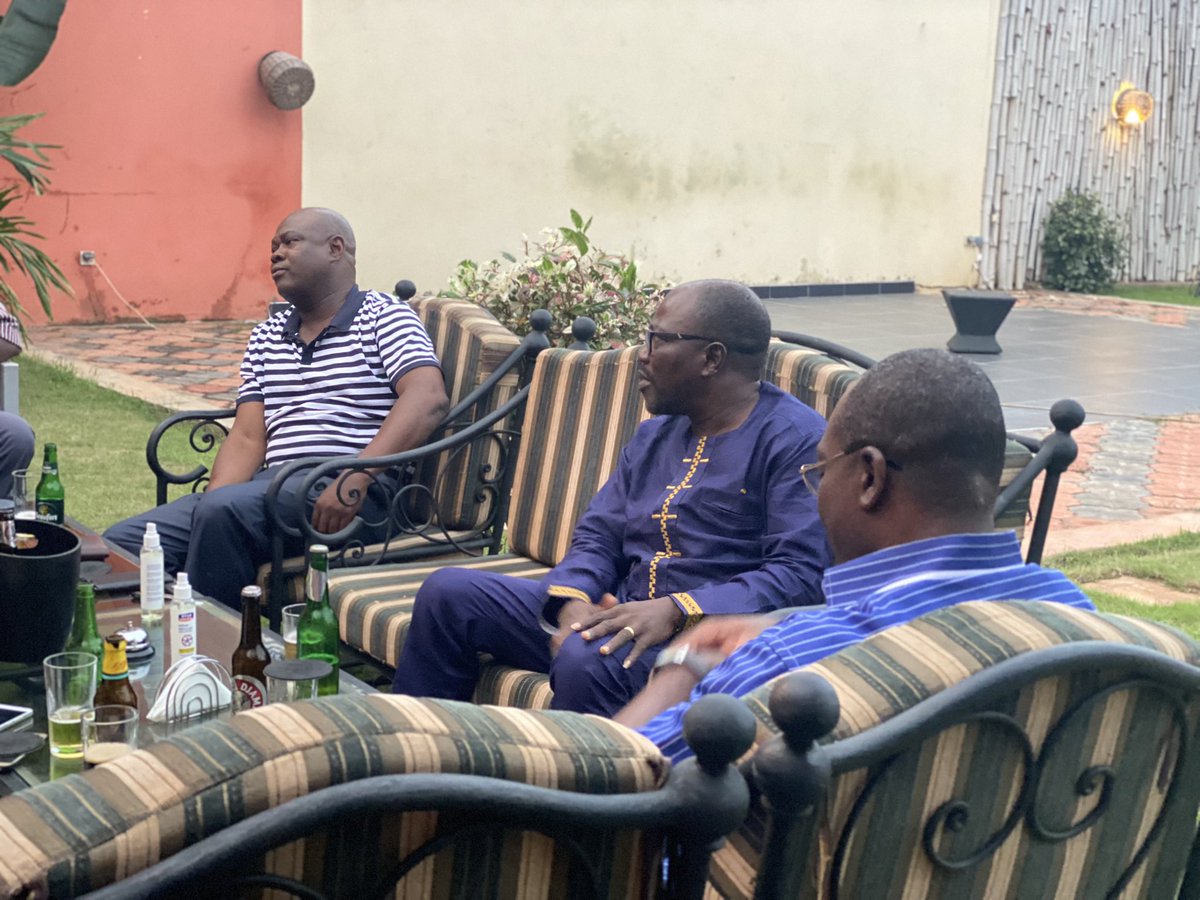 TanamaToba's tweet photo. Moments très intéressants avec les anciens collègues de formation en #journalisme au #CESTI au #Sénégal . #MathiasAyena #ParfaitDzivenou #AnoumouAmekudji #JohnTakou #RichardSolitoki #EmileKenkou #AmbroiseKlevor. En présence du doyen #MartinFaye, un de nos éminents professeurs. https://t.co/RxQg64js9V
