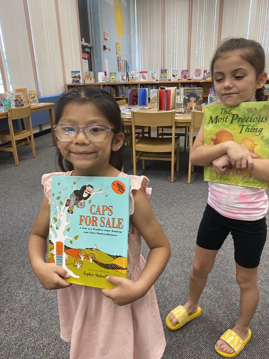 ErinLowman826's tweet photo. Lots of happy readers at our Bulldog Book Swap @HowellTwpGrieb #howellreads #readcycle https://t.co/JAiKdK59hU