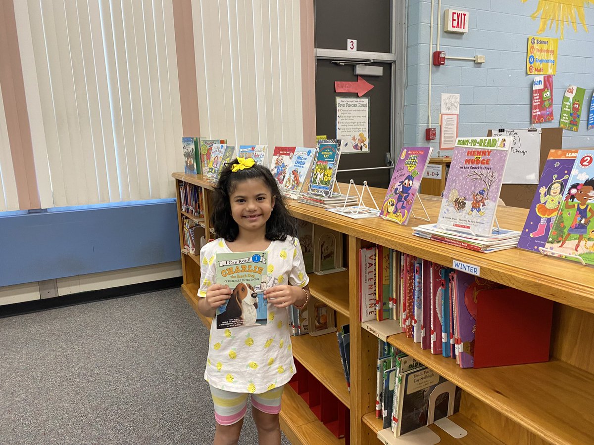 ErinLowman826's tweet photo. Lots of happy readers at our Bulldog Book Swap @HowellTwpGrieb #howellreads #readcycle https://t.co/JAiKdK59hU