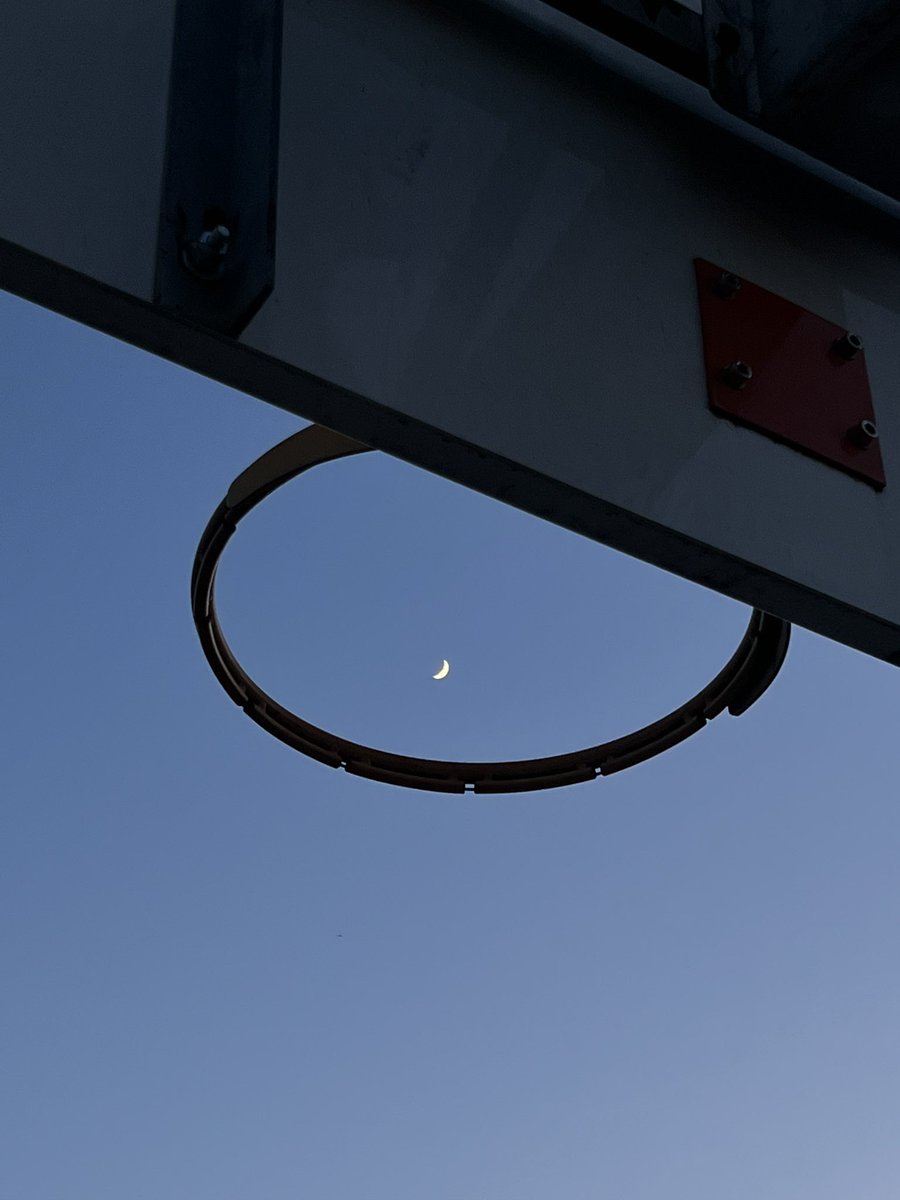 A little view of the moon✨🌙