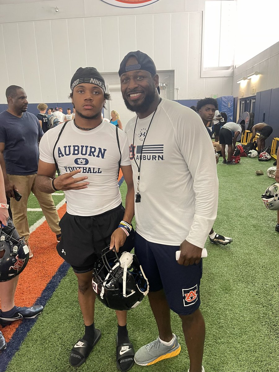 AntuianJr's tweet photo. Great Camp at Auburn University 🔥💪🏽@CoachCaddy24 @AuburnU https://t.co/tbYl4GFDX4