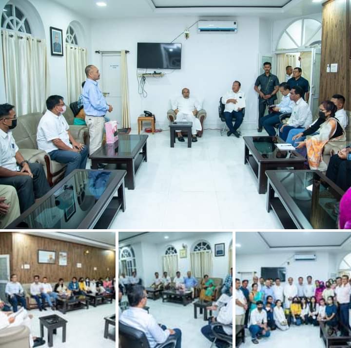 timesofmanipur's tweet photo. Called on by the parents of the medical students studying in China at my official residence today.
Manipur CM.                                                       #manipur #timesofmanipur #manipurcm https://t.co/yK1t0S5Dr2