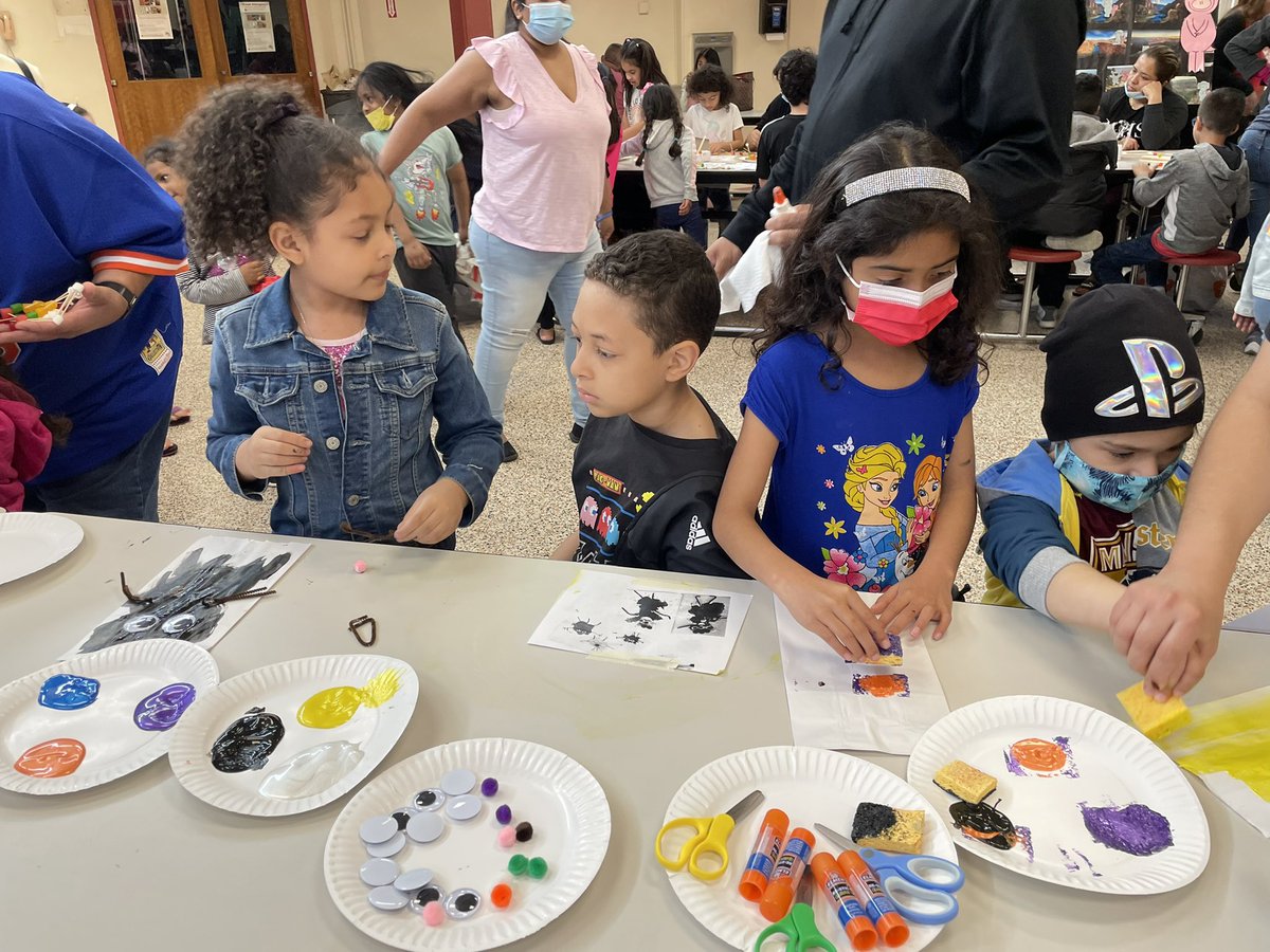 LaurenMQuezada's tweet photo. This year’s Family Literacy Night was a tremendous success! #freeportreads https://t.co/nY9FaiWW4d