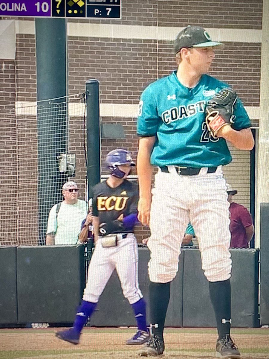 TylerFeldman_'s tweet photo. ECU absolutely unloads in the 7th, sending 13 batters to the plate and scoring 8 runs. 13-2 Pirates now. 6 outs left for Coastal Carolina. I also spotted @252Buzz during the inning. Major key. https://t.co/vEl6KW4hcQ