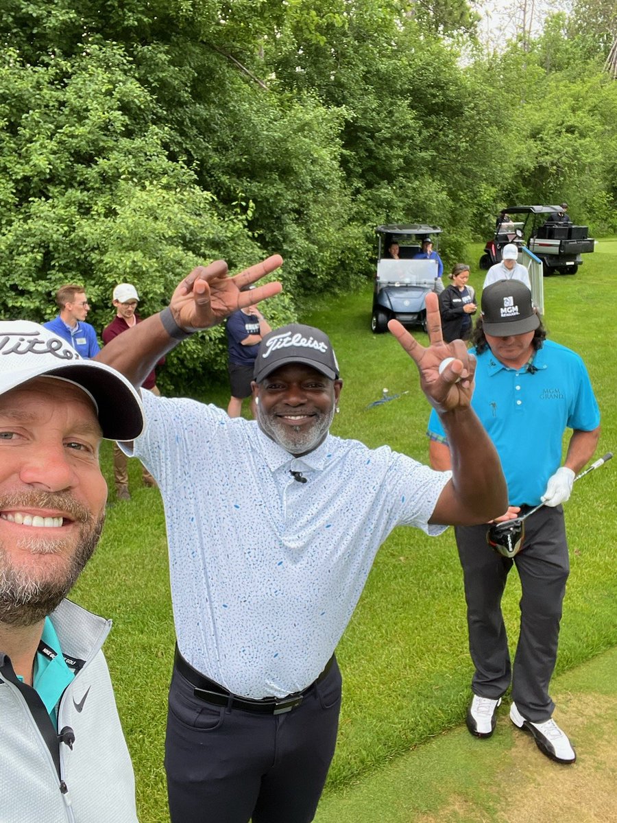 Getting in a little practice today with <a href="/EmmittSmith22/">Emmitt Smith</a> at the <a href="/RoyalOttawaGC/">The Royal Ottawa Golf Club</a>! ⛳️ -- Ben.

<a href="/Fehertwit/">David Feherty</a>
Fehertyofftour.com