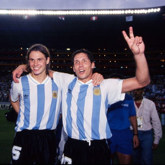 [1993] 🇦🇷 Fernando Redondo e Diego Simeone (Argentina) comemorando o título da Copa América