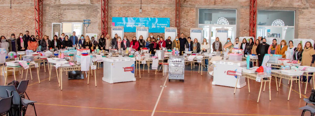 ce_junin's tweet photo. En conjunto con el Observatorio Nutricional del @gobiernodejunin entregamos equipamiento y utensilios de cocina a los comedores escolares del Distrito de Junín. 

De esta manera se mejorará la calidad del servicio que se brinda a nuestros alumnos en las escuelas 🏫 https://t.co/QnLu67lOH7