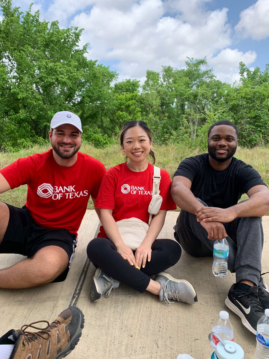 genaalee's tweet photo. @CrumblCookies these are my work besties!🤩@Tyson_Sanderss @gsarvadi https://t.co/fxglBPqHD9