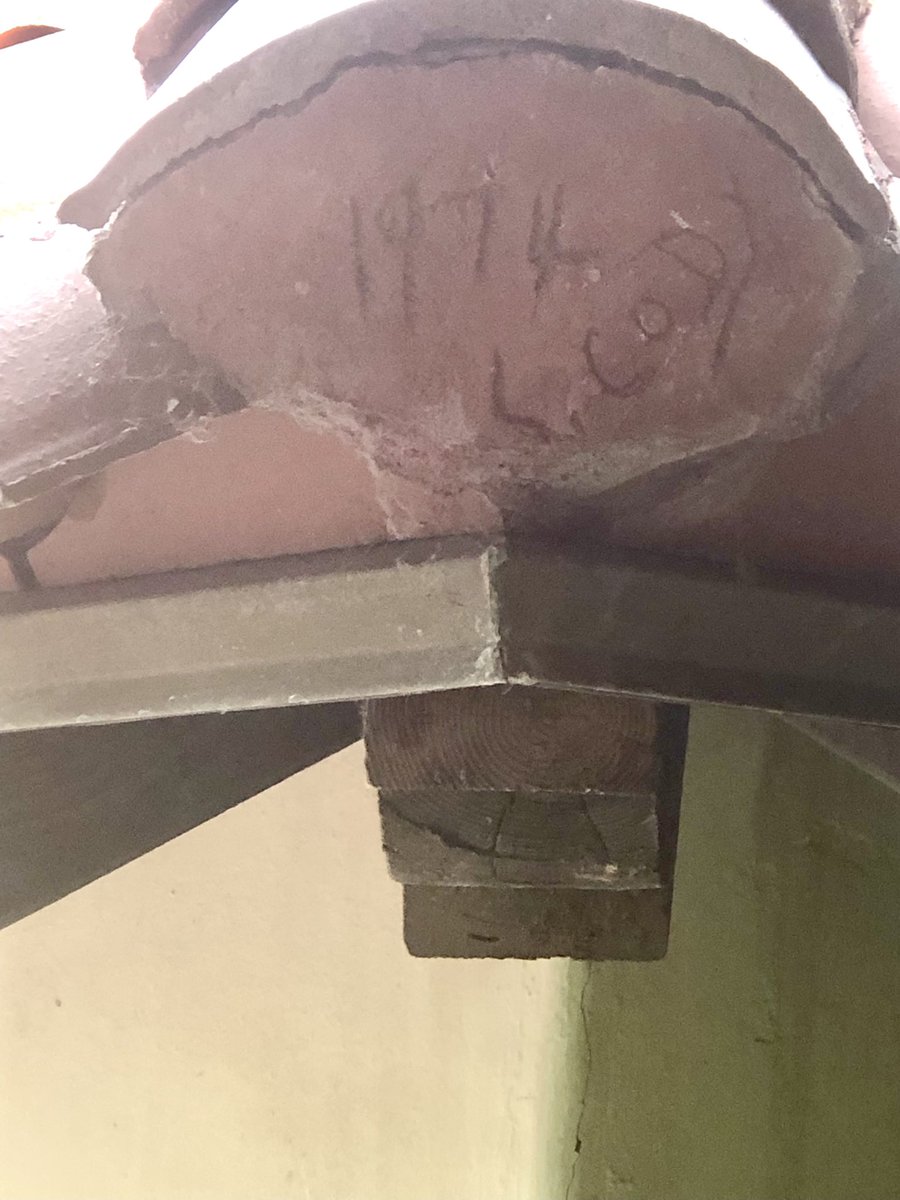 mirrored_tile's tweet photo. @RetroWDW has this mystery been solved? https://t.co/2yQgNBZMyD