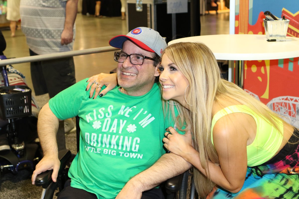CountryMusic's tweet photo. It's officially #CMAfest week, Country Music fans! ๐คฉ Be sure to visit Fan Fair X inside @MusicCityCenter and hop in any meet and greet line to see your fave artist! View the full schedule in the CMA Connect App: https://t.co/xLysAofNAY https://t.co/AFctHIrQOn