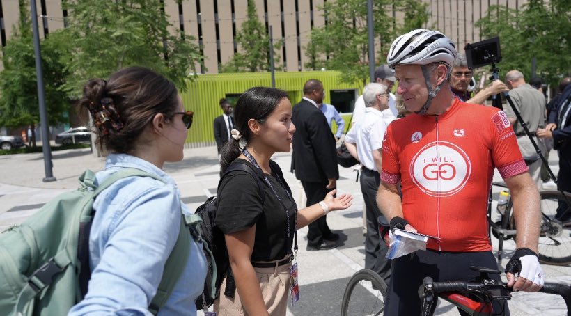 Tomaspr73's tweet photo. Grupo de Ciclistas Cristianos recorren más de 2.000 km para llegar al Congreso de la AG en St. Luis EE.UU. Lo hicieron regalando libros y compartiendo Esperanza a lo largo del camino.@ntchile @NuevoTiempoPeru @jorgerampogna @ https://t.co/Z039k9w0MR