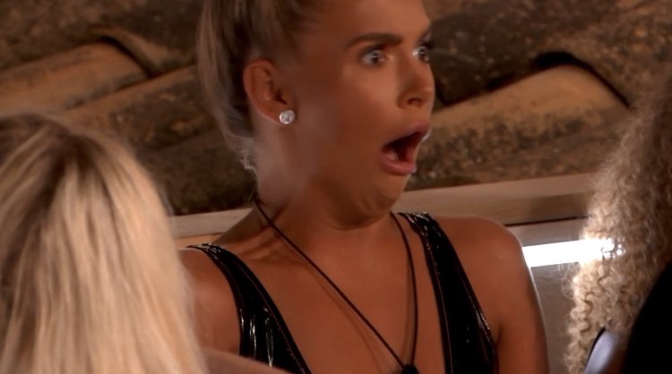 luciemccarthy07's tweet photo. omg is that the guy who stole carols granddaughters bag in sainsburys #LoveIsland https://t.co/XQrq0cM86C