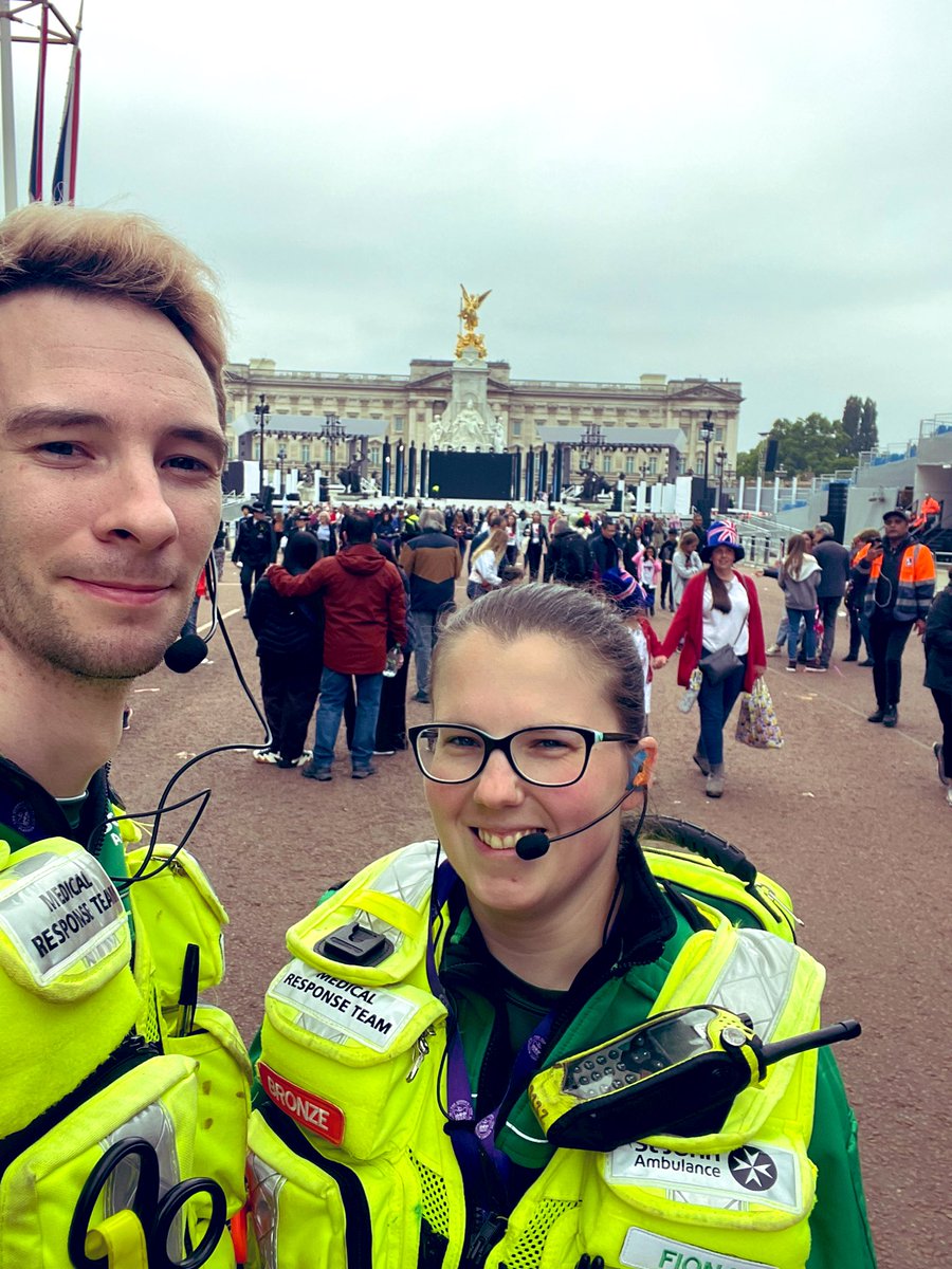 End of a busy weekend at the #PlatinumJubilee with <a href="/SJANorthMRT/">SJA North MRT</a>, <a href="/SJALondonMRT/">SJA London & South MRT</a> &amp; <a href="/Ldn_Ambulance/">London Ambulance Service</a>. Great to support the teams on the ground and alongside MRT Bronze!