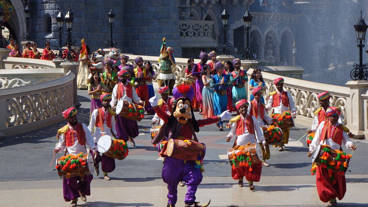 GoofClub92's tweet photo. The best bandleader! 🇮🇳🪘✨
#DisneylandParis #JungleBookJive https://t.co/omKqlam6O0