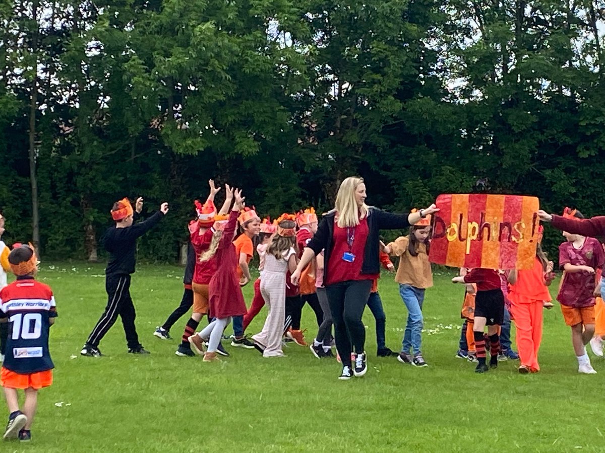 MFinfantschool's tweet photo. Dolphins had a great Carnival Day to start our ‘Carnival of Colours’ theme this half term! We learnt all about Brazil Carnival, created head dresses and then put together some samba rhythms, all ready for the carnival in the afternoon! #MFdolphins #MFgeog https://t.co/othgCYNrqe